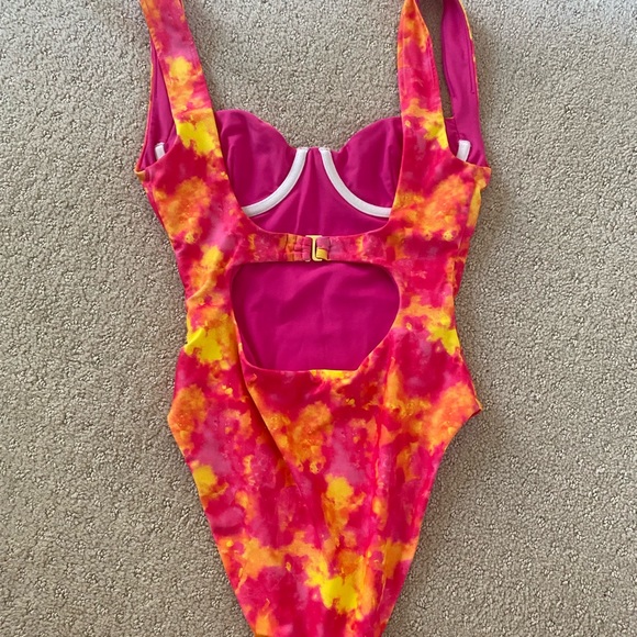 LOVERS AND FRIENDS Talie One Piece in Tie Dye - Picture 5 of 6